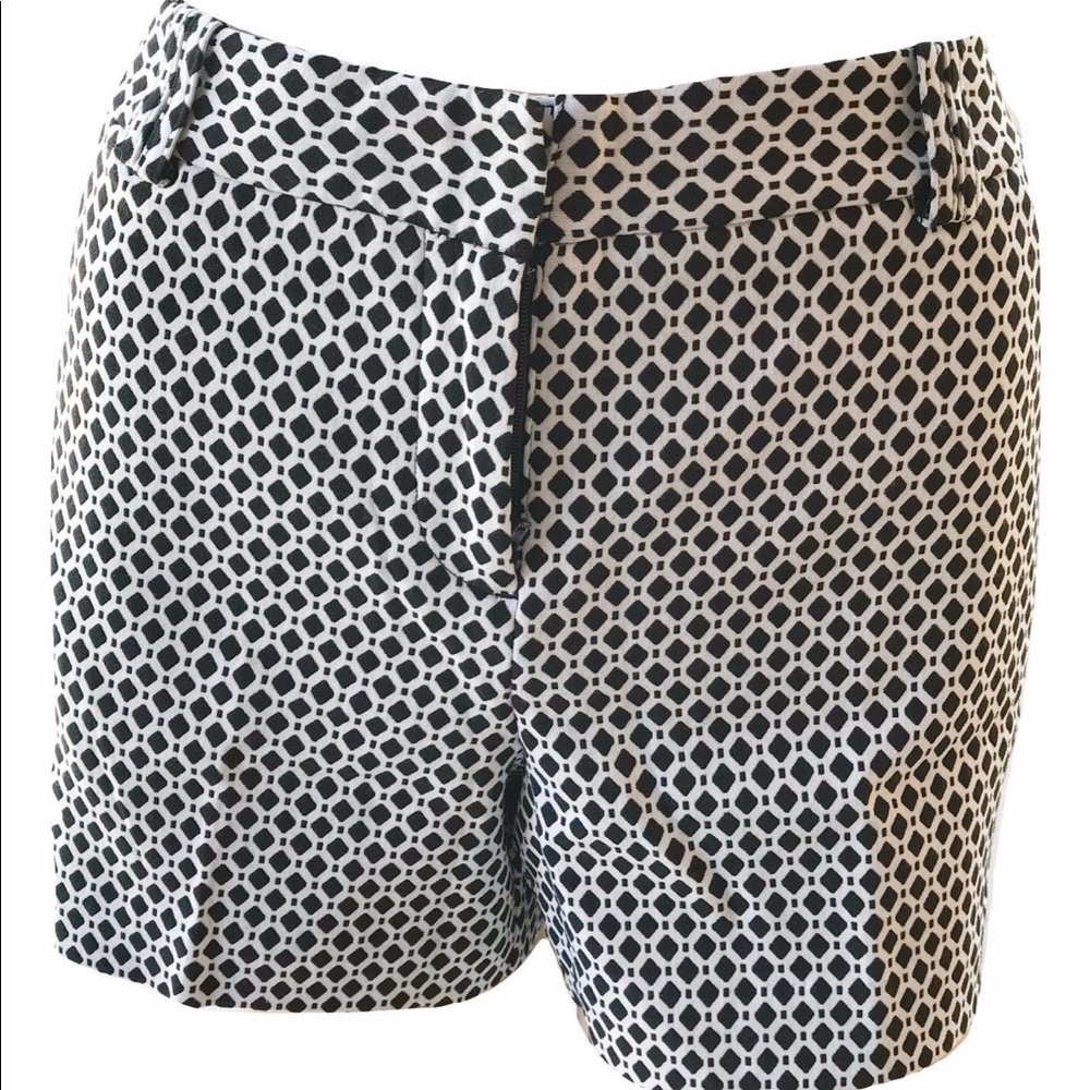 BLACK AND WHITE PATTERN SHORTS